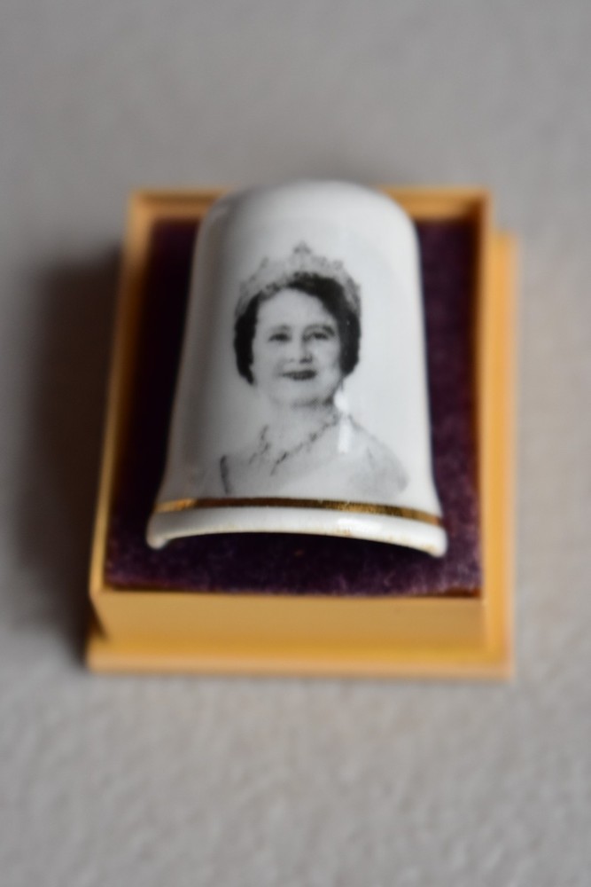 VINTAGE CHINA SOUVENIR THIMBLES X 10