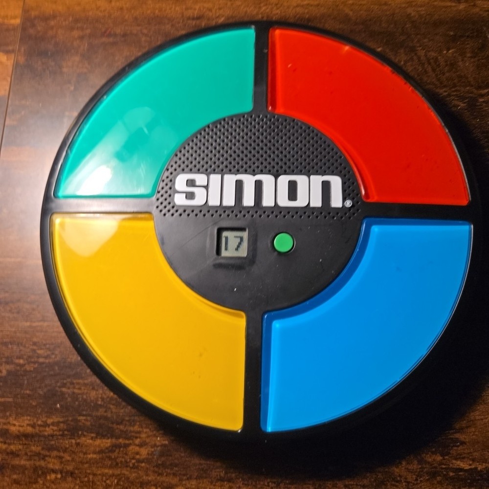 Milton Bradley Simon Game Working. Great Condition