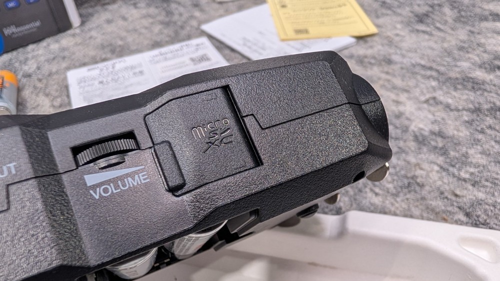 Zoom H4essential Handy Recorder 32-Bit Float 4-Track Handheld Digital Bundle