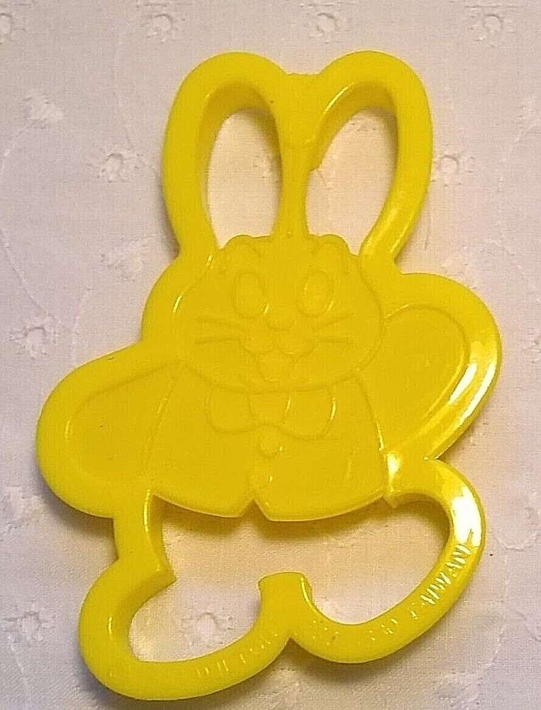 Wilton Cookie Cutters 1990's 7pc Plastic Cat Pumpkin Easter Bunny Roller Skate