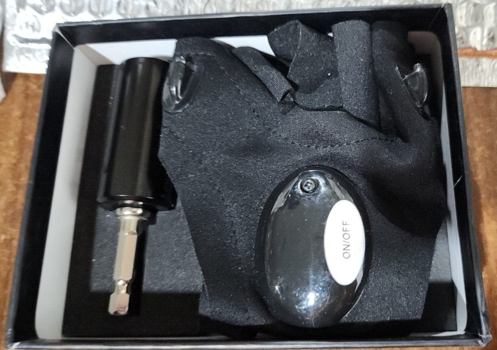 LED Flashlight Gloves & Universal Socket Grip Tools