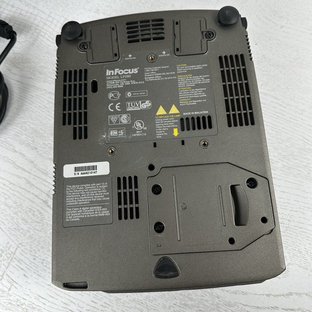 InFocus LP280 LCD Digital Video Projector With Carry Case Tested Working