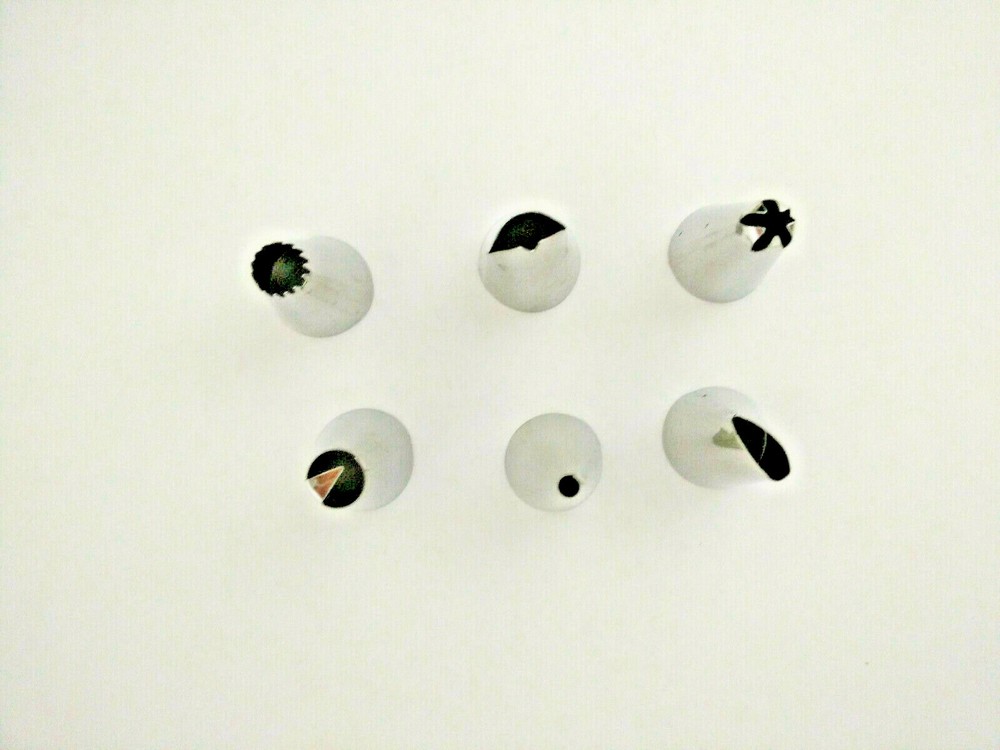 [2 Pack] 8 pcs. CAKE DECORATING KIT including silicone Reusable bag with Nozzles