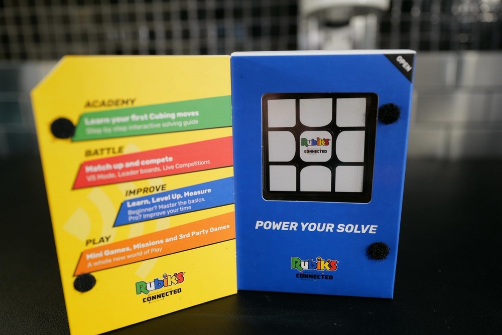 Rubik’s Connected ~ The Official Bluetooth Enabled Smart Speed Cube 3x3 NEW