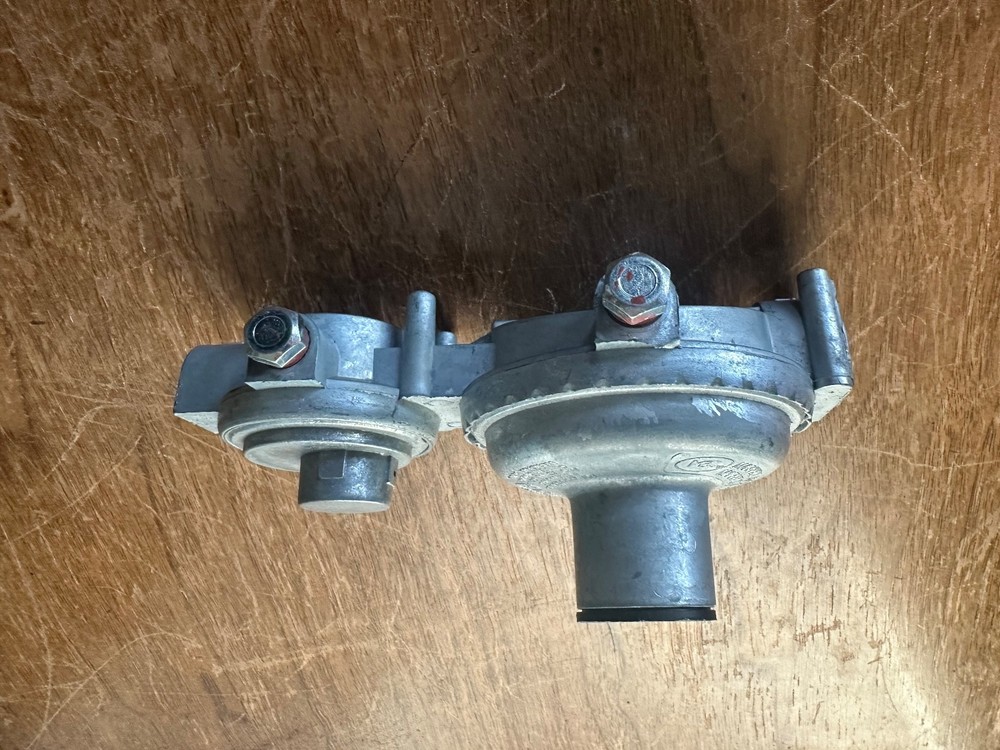 MEC MEGR-298 Compact Integral Two-Stage 90 Degree Vent Propane Regulator