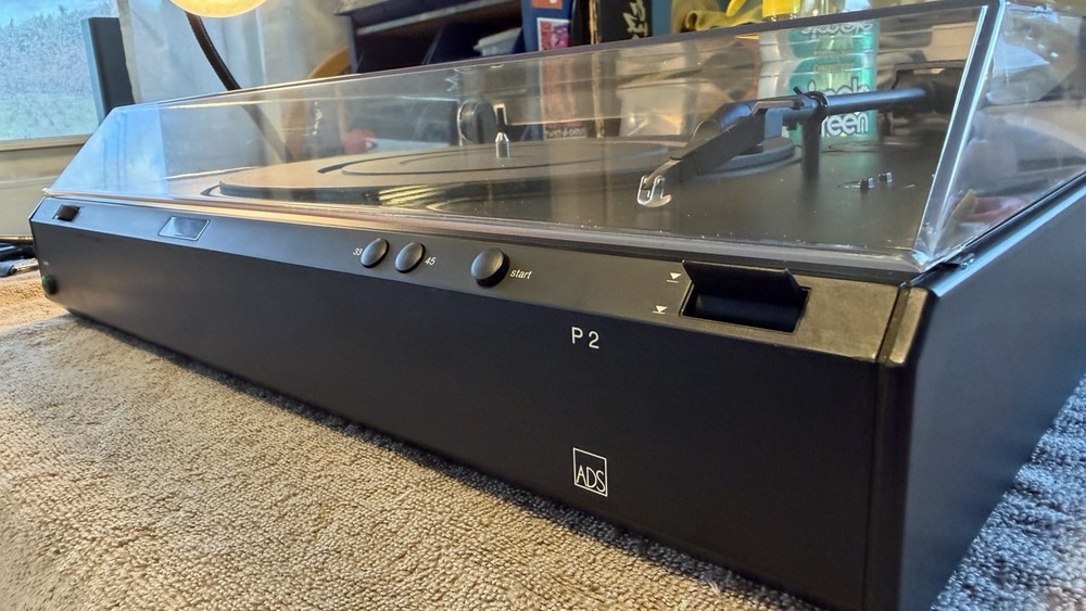 ADS P2 Turntable, Ortofon cart, Direct Drive Auto Return