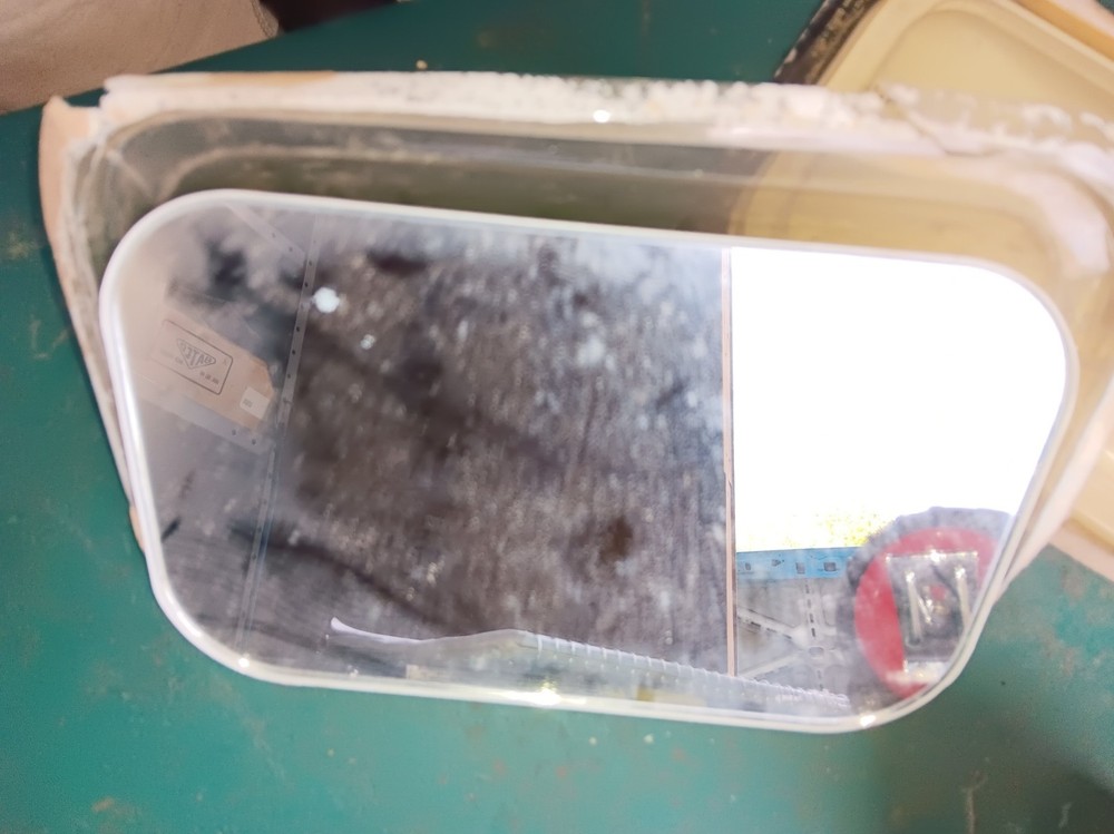 1B281 Universal Rectangular White Replacement Mirror Head 8"x5"