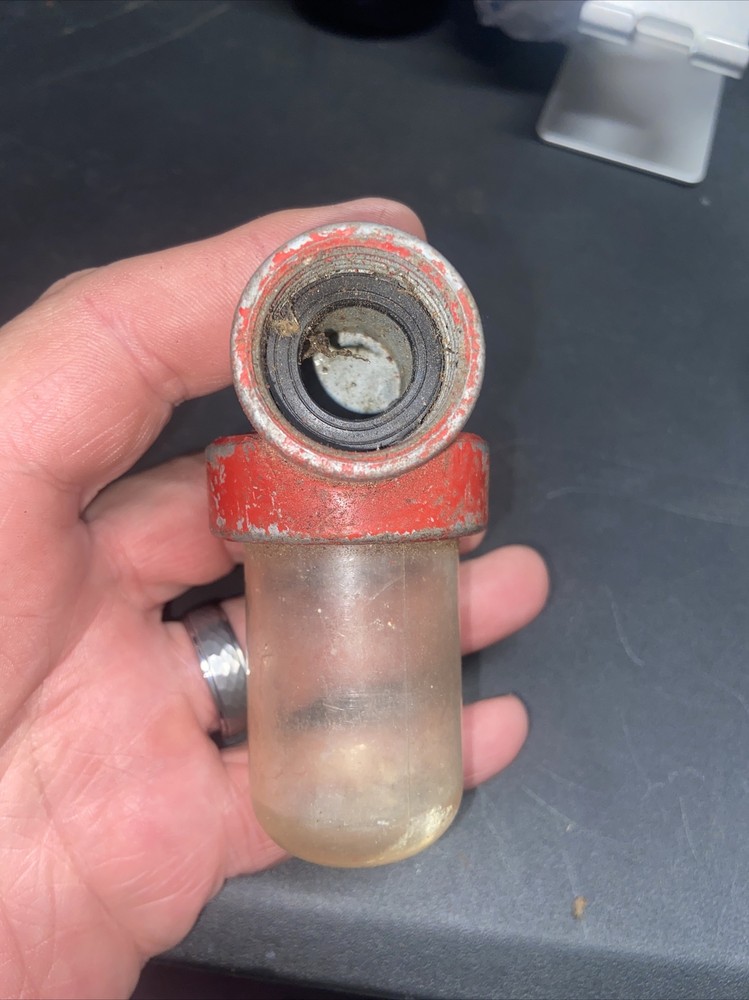Vintage water feeder model 954