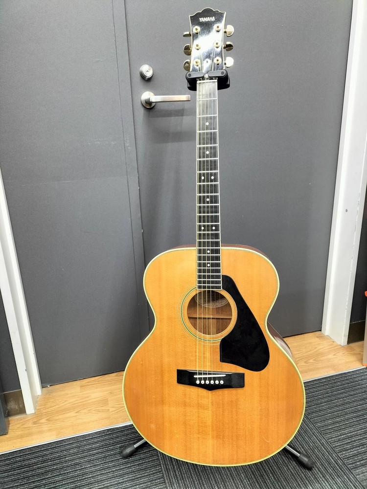 YAMAHA CJ-7 Acoustic Guitar with Slightly Floating Bridge