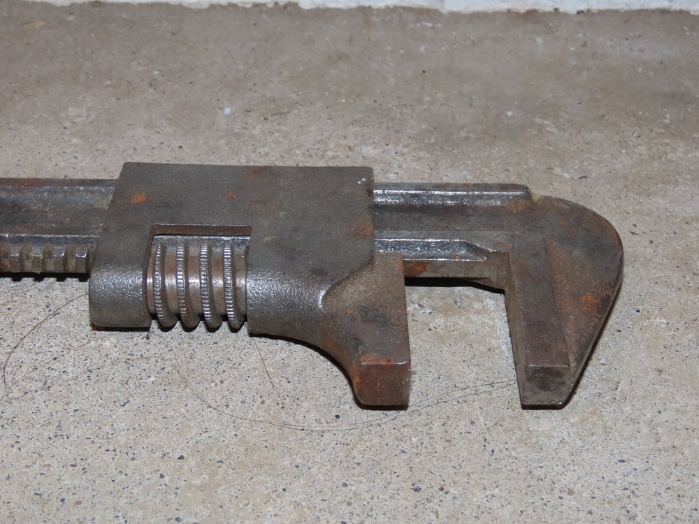 Vintage 11" Auto Monkey Pipe Wrench Adjustable Hand Tool Engine