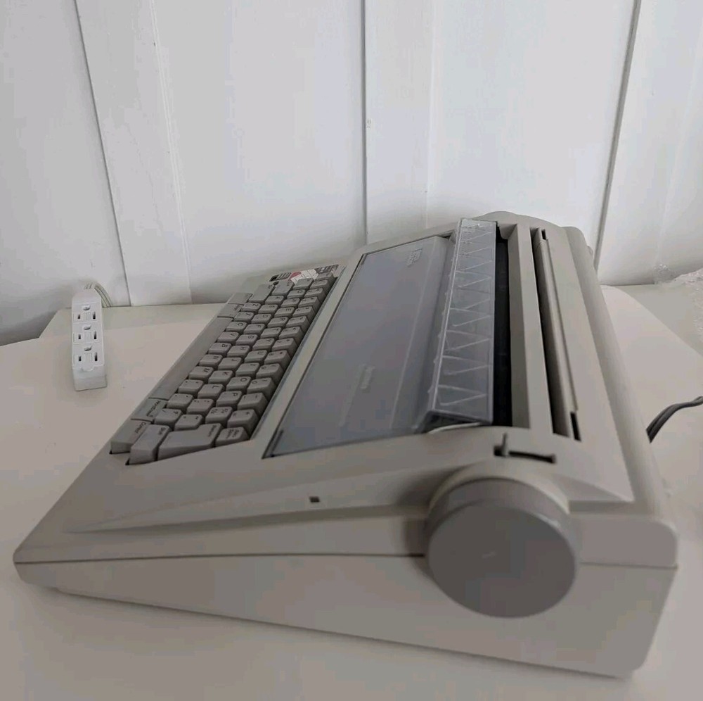 SMITH CORONA Typewriter SPELLMATE Model NA2HH W Lid Missing Handle