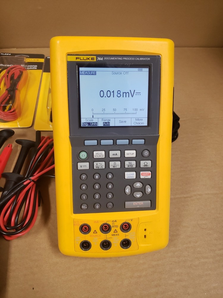Fluke 744 Documenting Process Calibrator With Accessories. Read Desc.