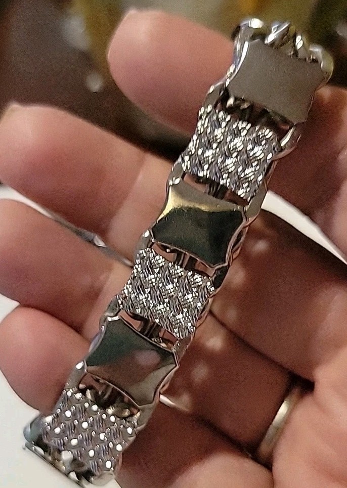 Silvertone Bracelet Texured Squares Link