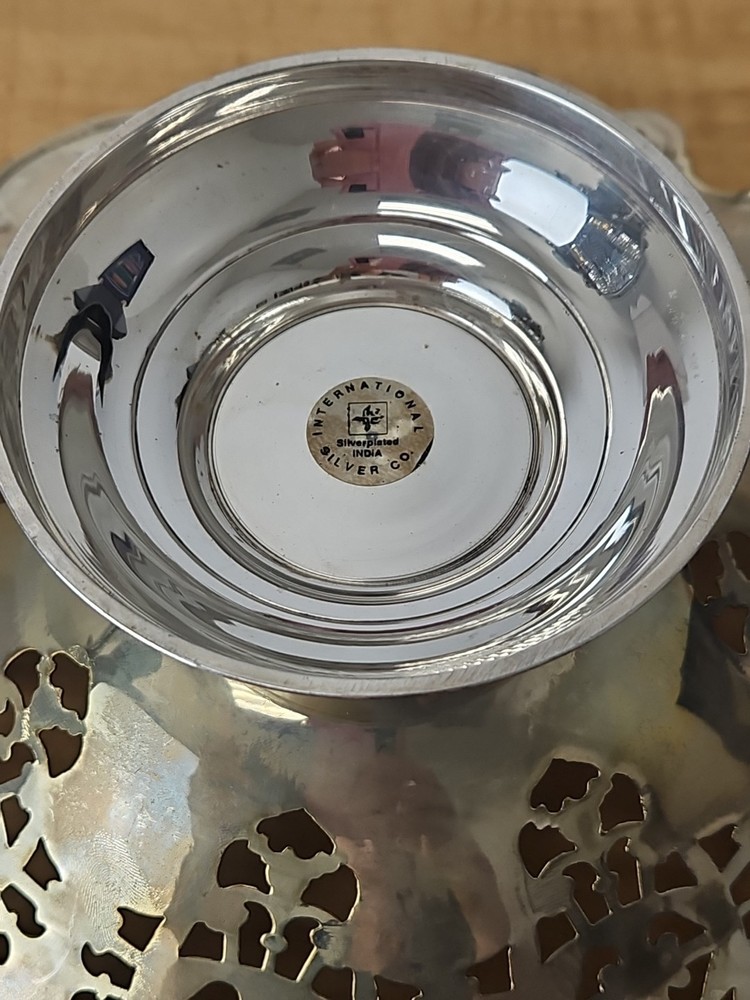 International Silver Co. Lovelace Pedestal Footed Dish w/Hinged Handle INDIA 11"