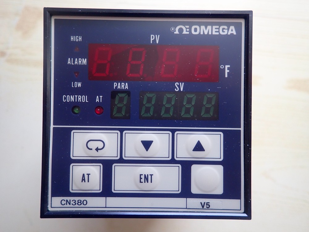 TEMPERATURE CONTROLLER OMEGA CN380