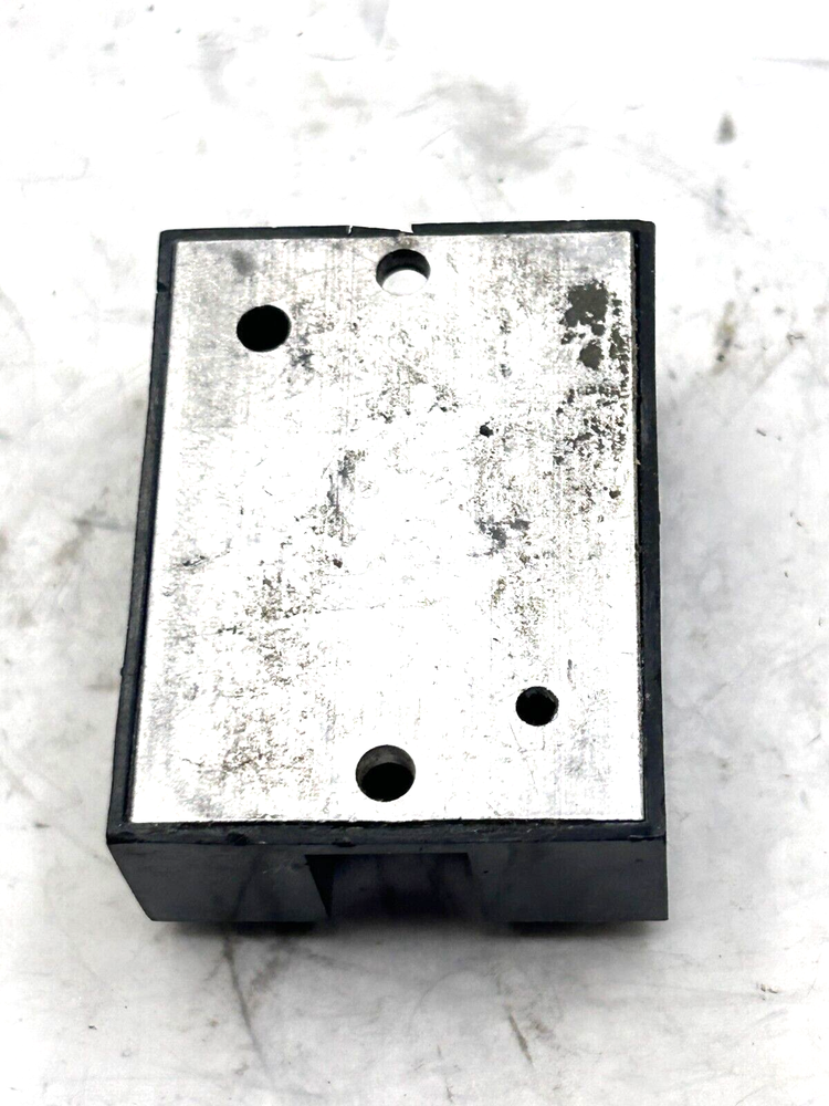 IKUND ELEC-TROL,ING. SOLID STATE RELAY MODEL SU 11024 Pre-owned