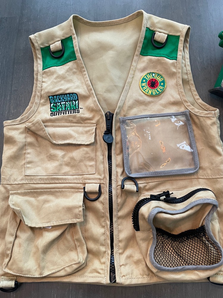 Backyard Safari Outfitters. Note* Gun Does Not Work!