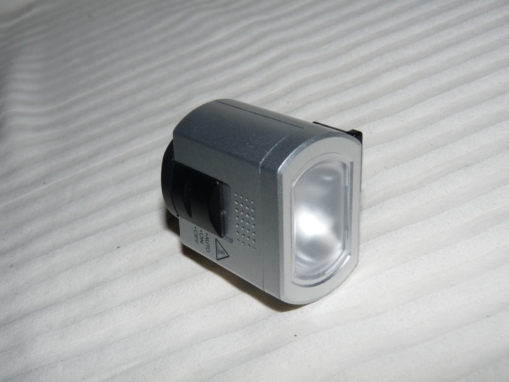 JVC VL-V3U Auto Video Light for Camcorders