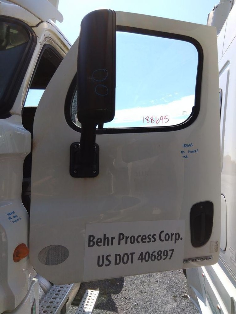 For 2012 FREIGHTLINER CASCADIA 113-125 DOOR ASSEMBLY Left ,  MD