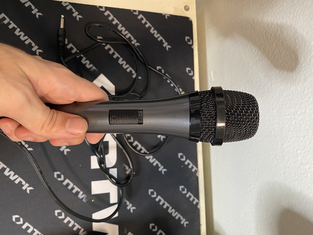 Singing Machine Wired Unidirectional Dynamic Karaoke Microphone - Black - SMM205