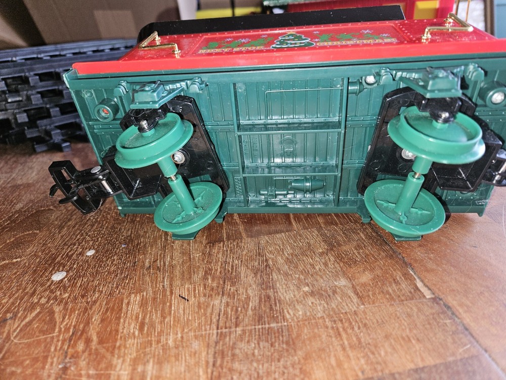 DISNEY G SCALE CHRISTMAS TRAIN - Untested