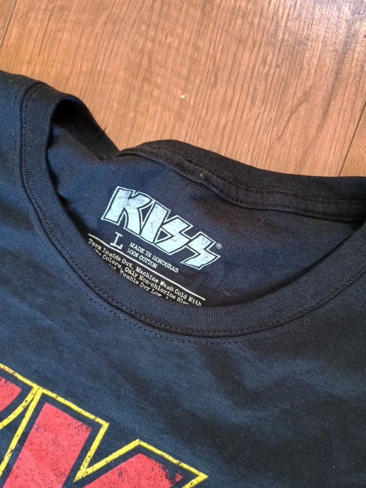 Kiss T-Shirt Large Tour World 1977 Design 44" Chest Tee Shirt Metal Rock Band