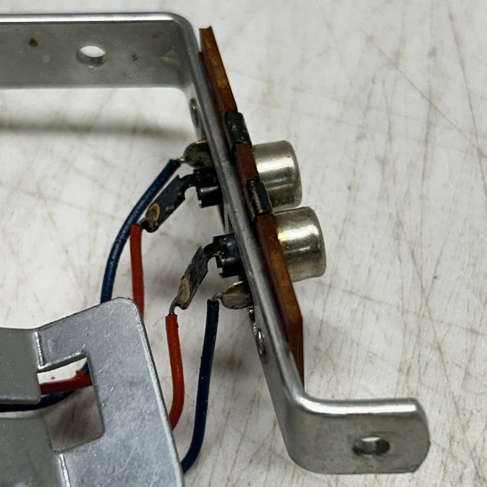 Dual 1015 RCA Output Jacks Muting Switch