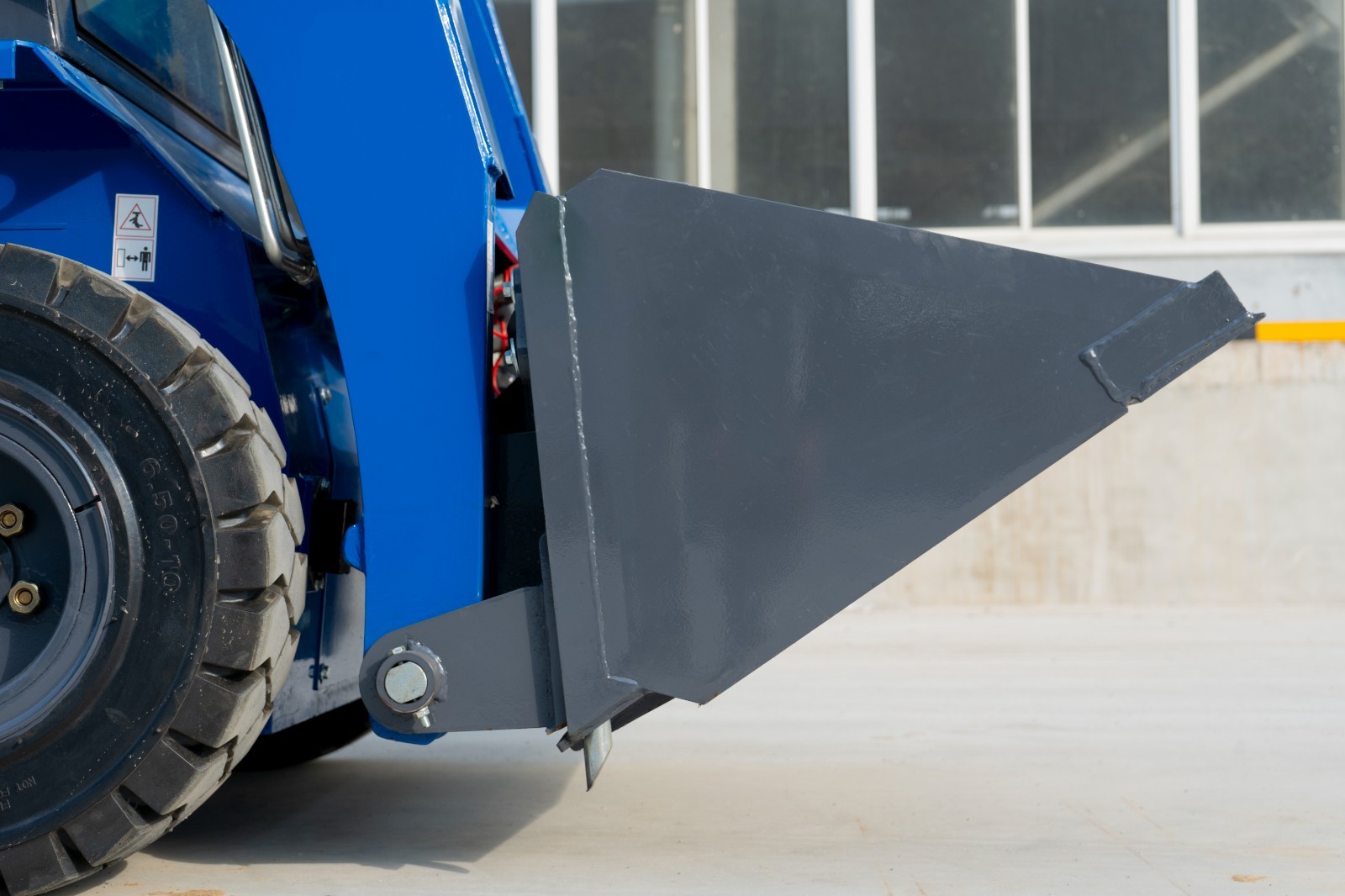 TYPHON STOMP 509 25HP Kubota D1105 1.4 Ton EPA Skid Steer Loader Brand New USA