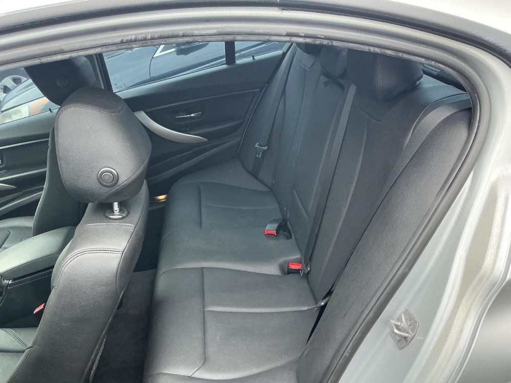 320I 2015 Glove Box 4982380