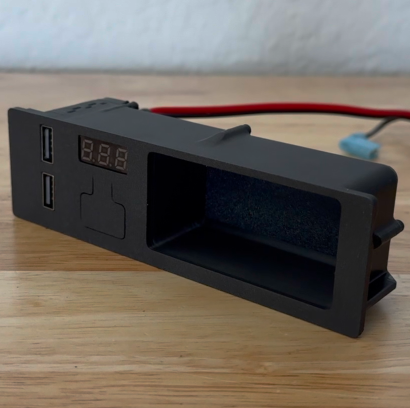 E46 Ashtray + Quick Charge USB Port