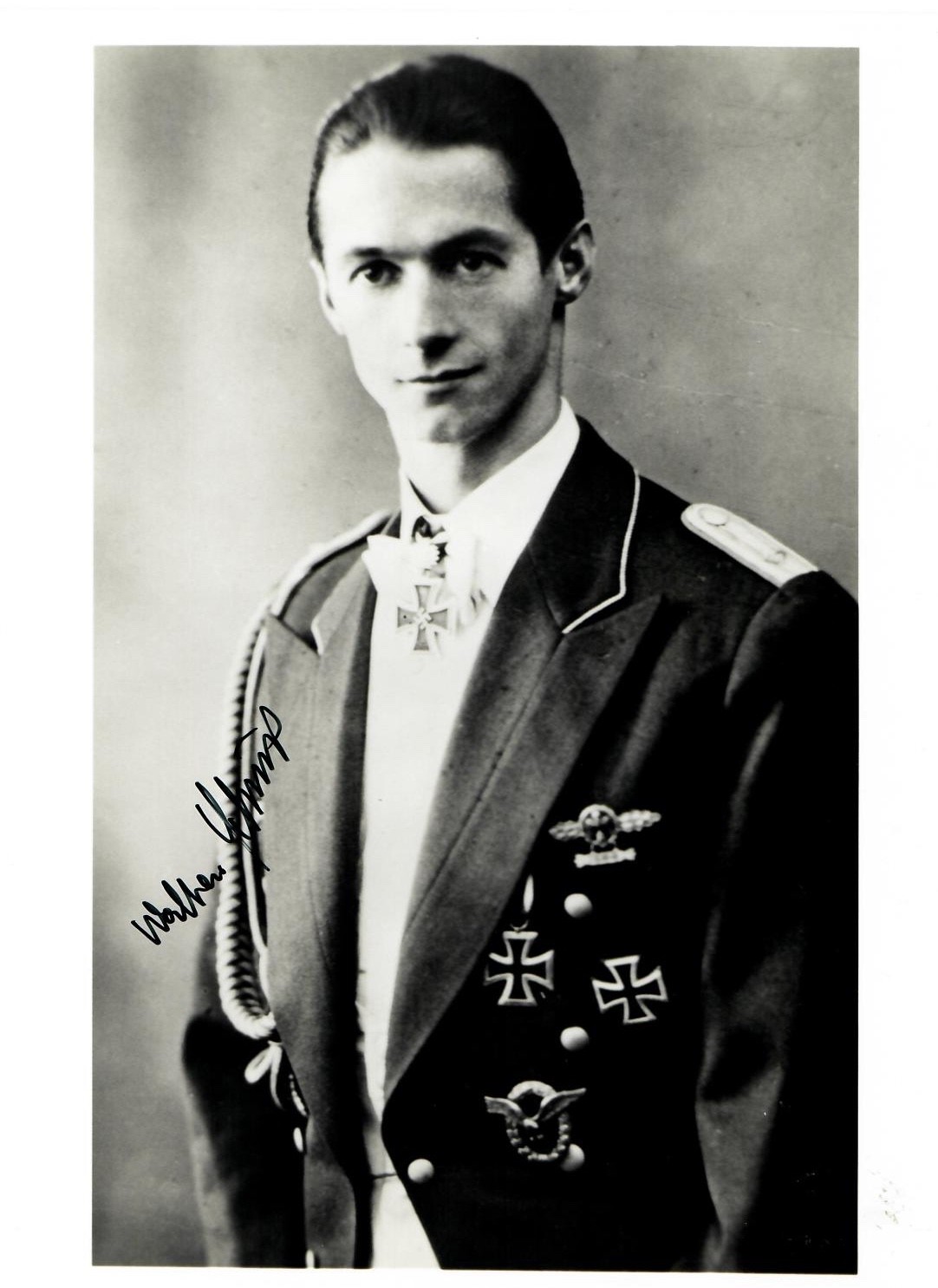 Walter Schuck Signed 8x10 Photograph (d) WWII German Ace 206 V Pose A