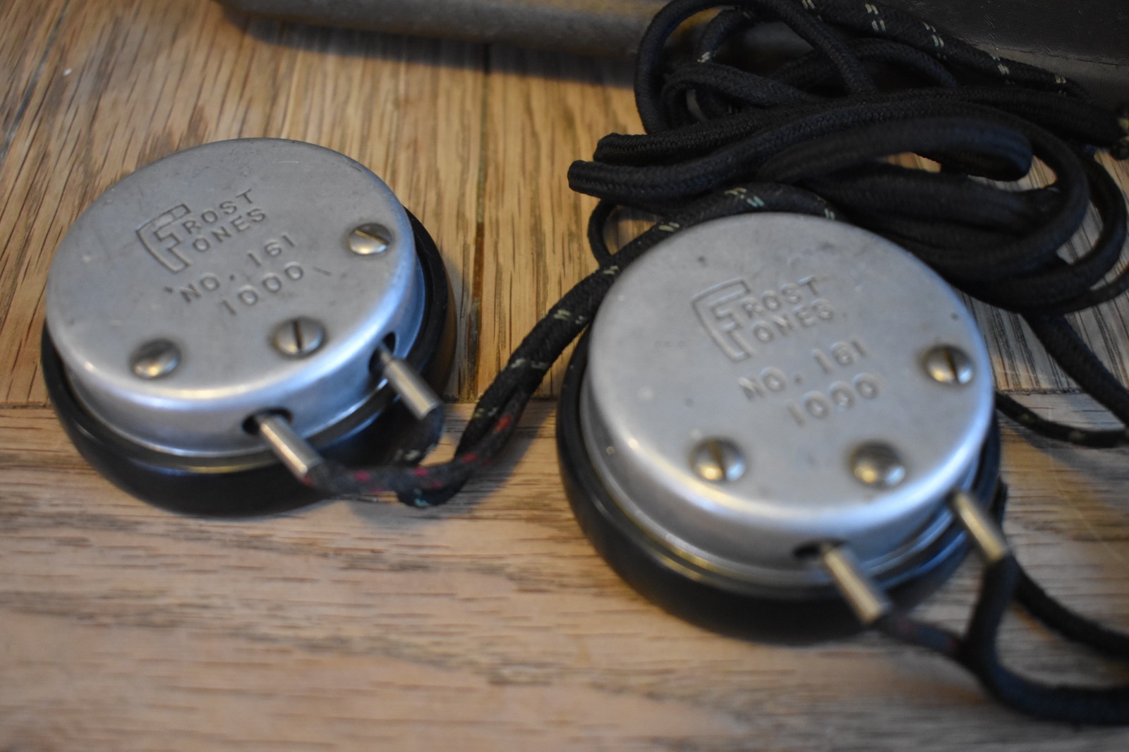 Vintage Neutrodyne Elec Recvr Breadbox Radio All tubes + Frost Fones 161 headset