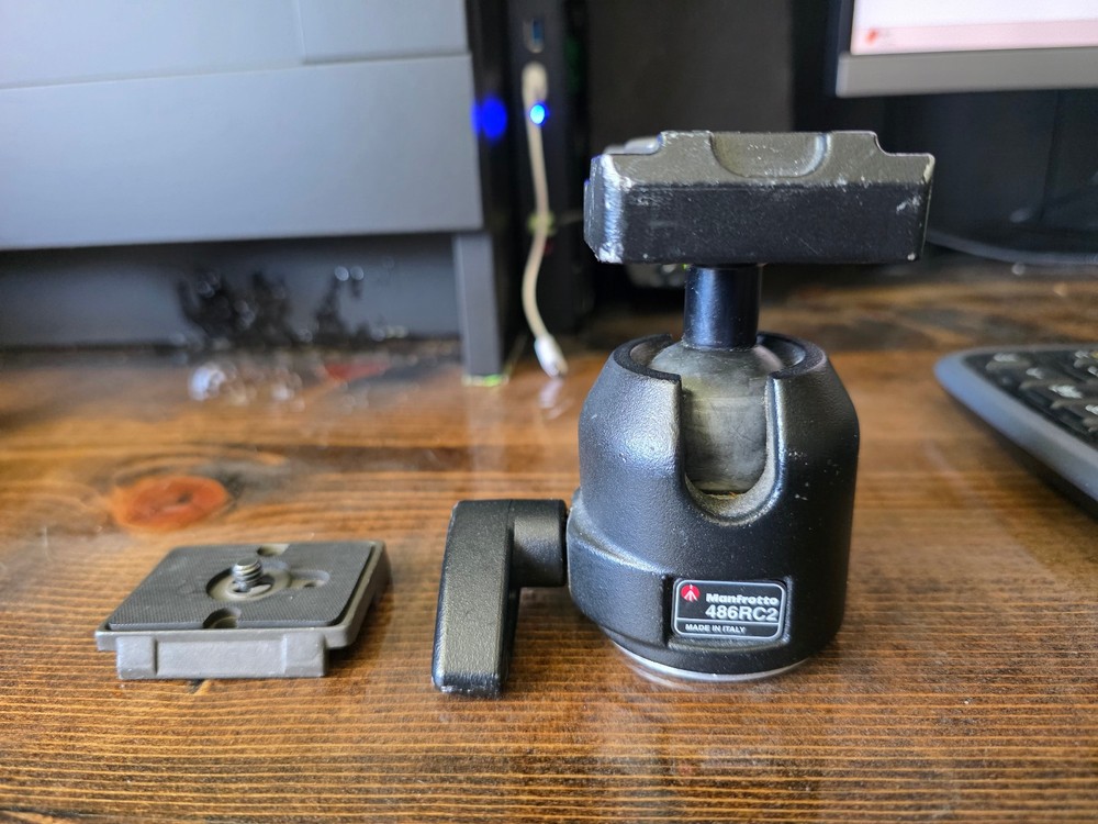 Manfrotto Tripod Compact Ball Head 486RC2 with Quick Release Plate