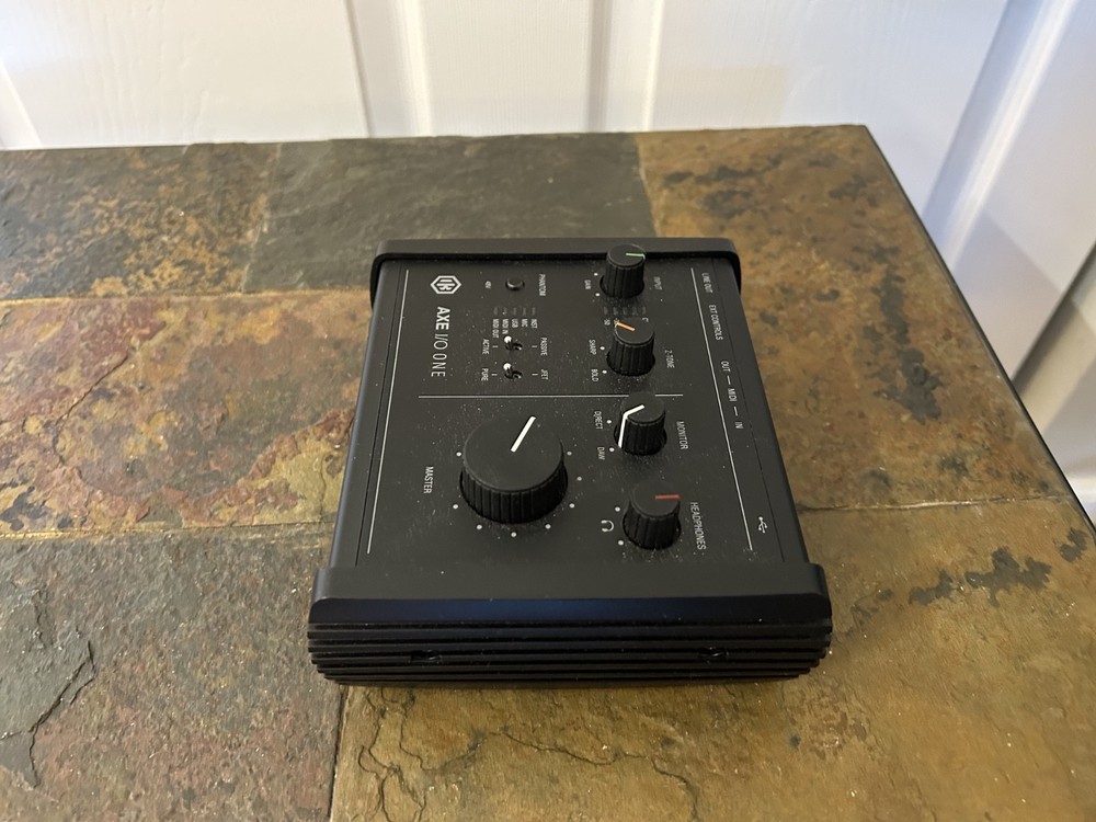 IK Multimedia Axe I/O One USB Audio / Midi Interface & USB Cable