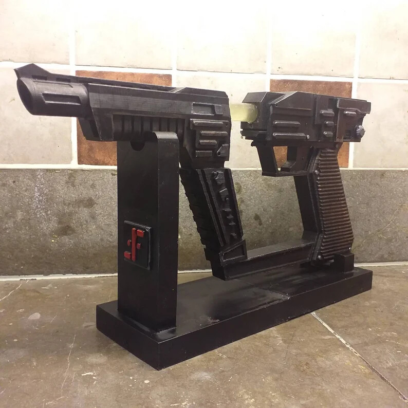 v visitors mini series 3d printed blaster prop with display base