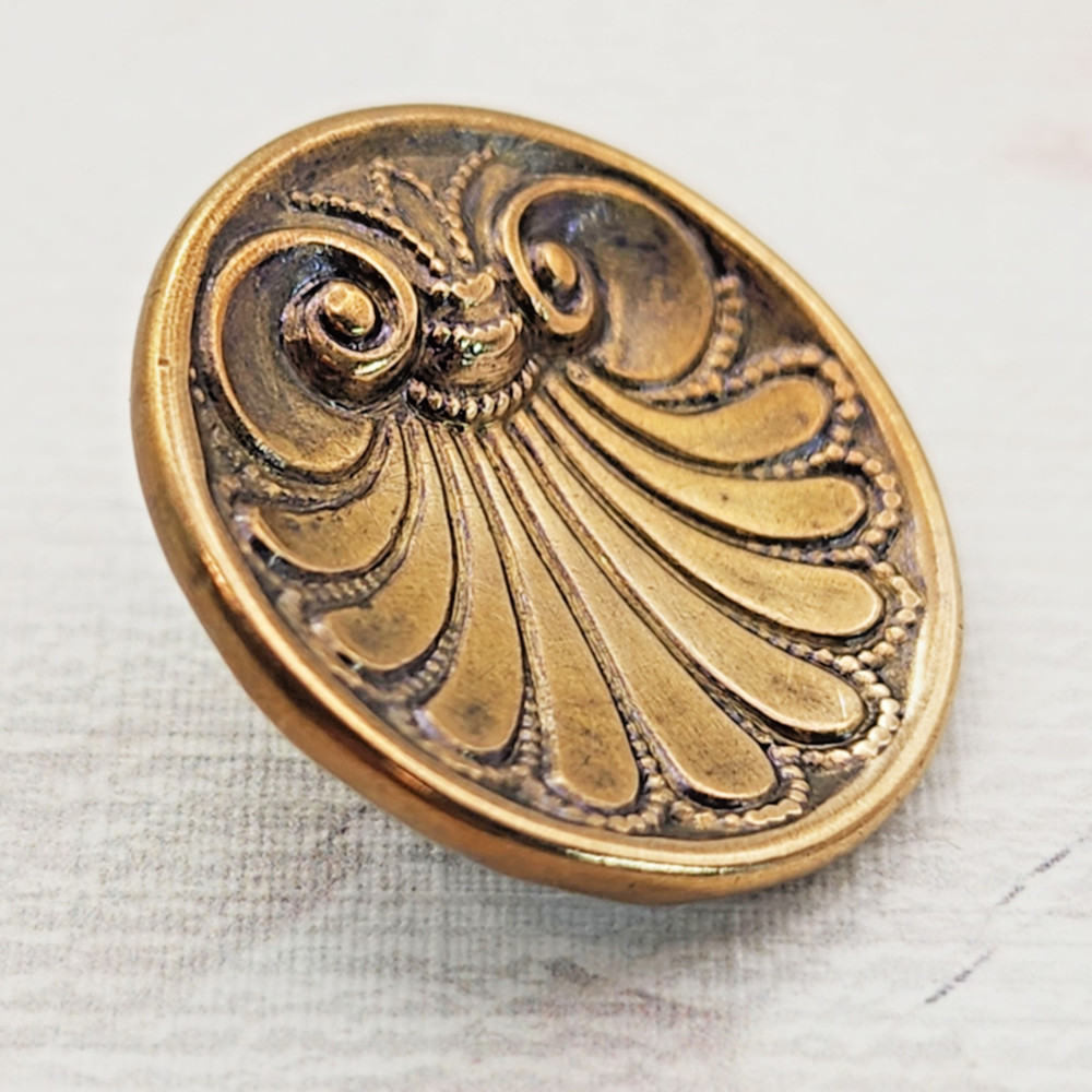 Seashell ~ Antique Realistic Brass Scallop Shell Button ~ just under 15/16"