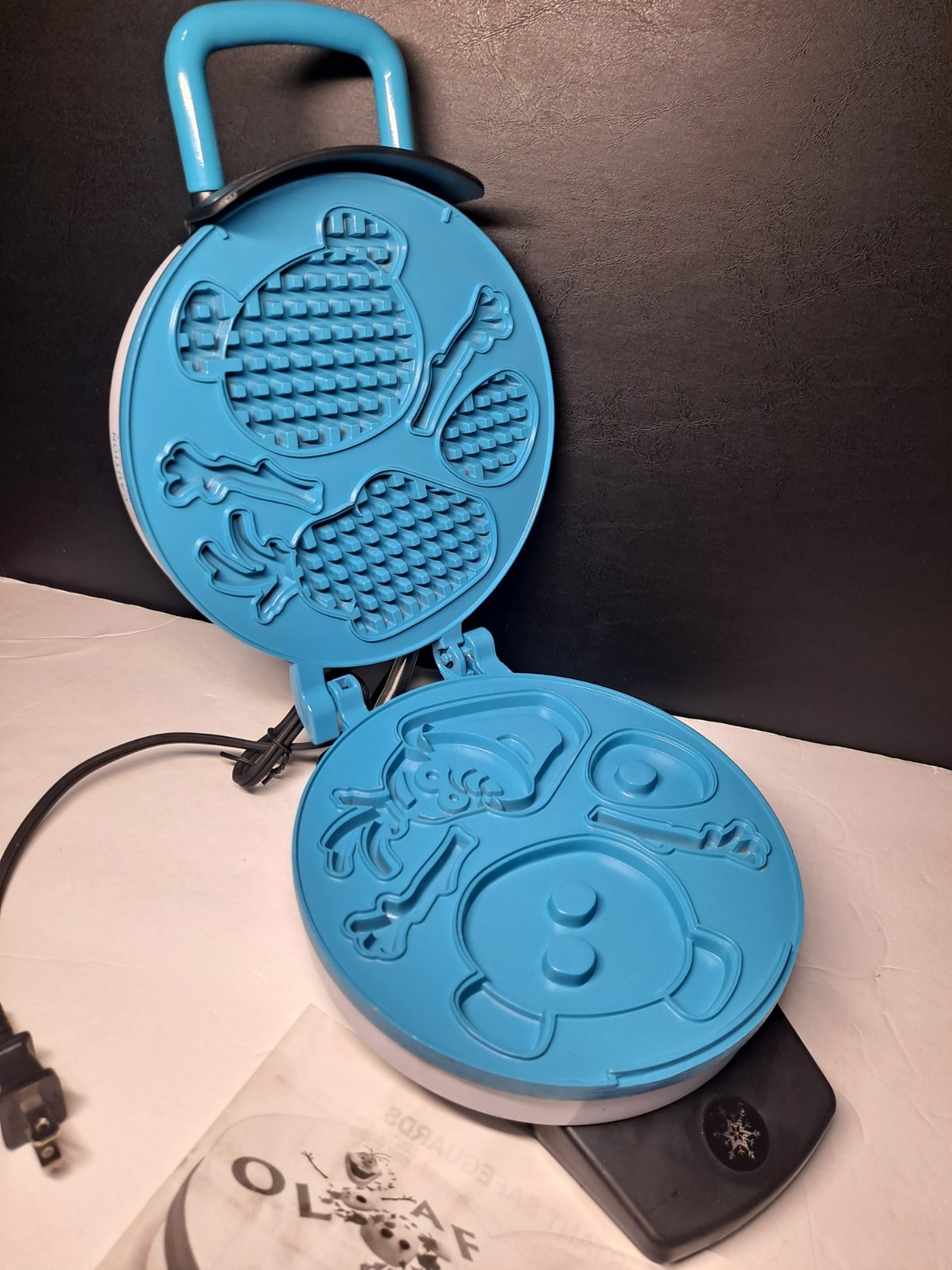 Disney Frozen 2 Olaf Waffle Maker W/Booklet Snowman