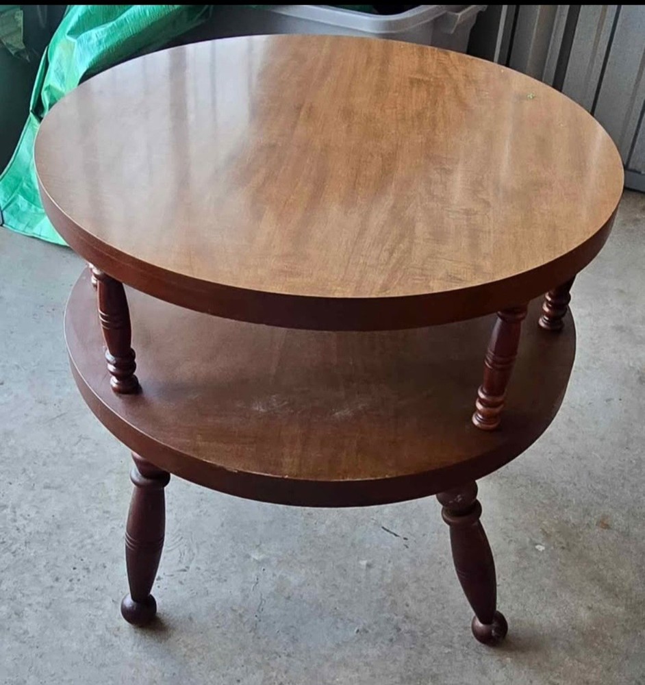 Vtg. Maple Formica Top End Round Table