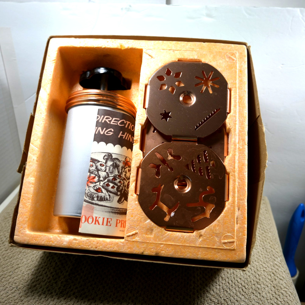 Mirro Dial a cookie cookie press copper colored top and inserts