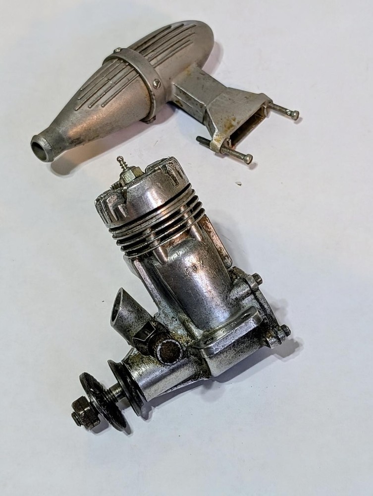 FOX  29 SLANT PLUG CONTROL LINE ENGINE W/ MUFFLER, GOOD COMPRESSION & CONDITION