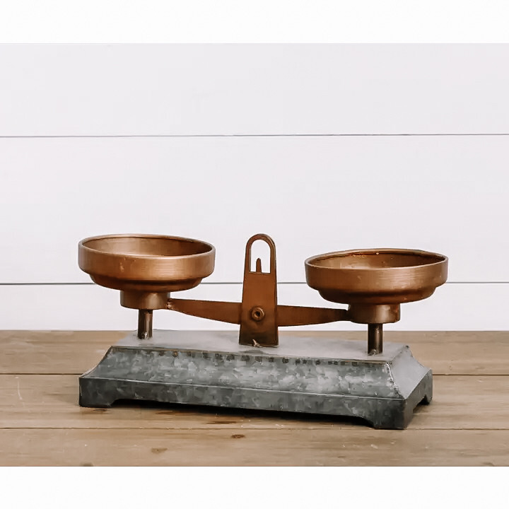 ?⚖️ Copper & Metal Balance Scale Decor ⚖️?