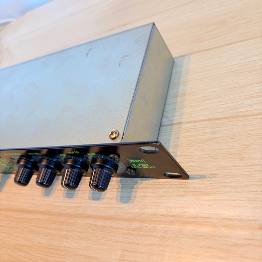 ZOOM RFX-2000 Digital Reverb Multi-Effects Processor Rack Mount Made in Japan