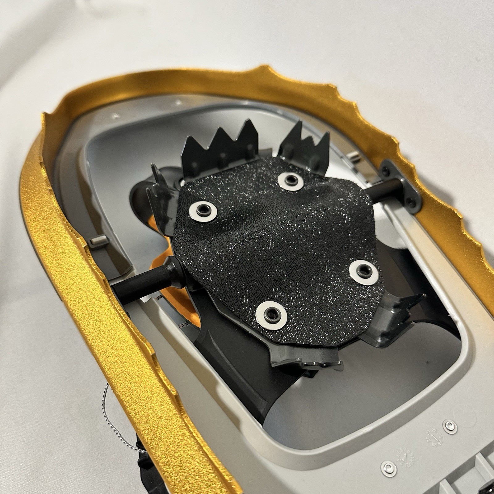 Snowshoes for Walking on Snow – Denali Sawtooth Spin 8x21 Winter Use