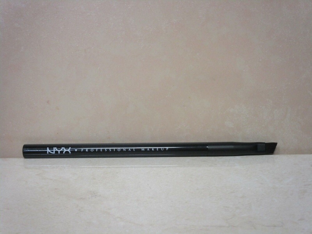 NYX #19 ANGLED BRUSH