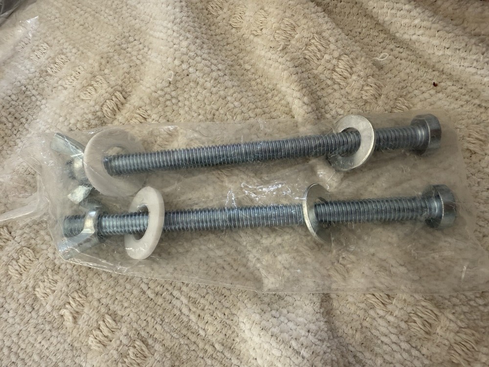 Toilet seats risers with handles