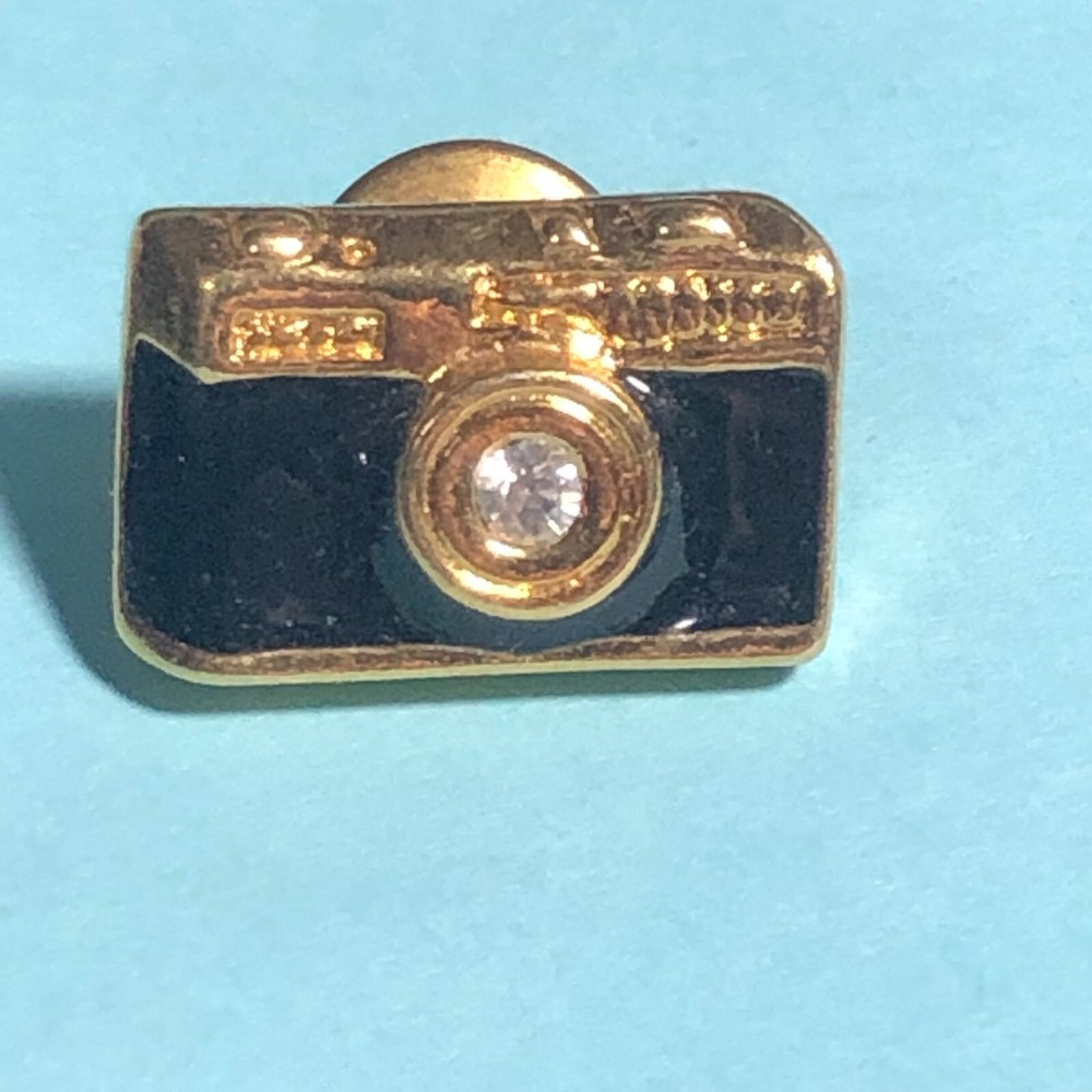 Small Camera pin with rhinestone 'lense' EUC