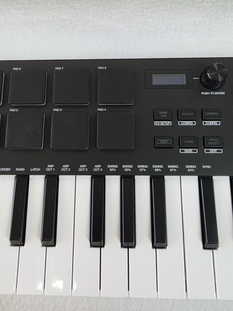 🟥🟥 Akai MPK Mini Plus 37-Key USB Midi Keyboard Controller Plus LLTGEM Case