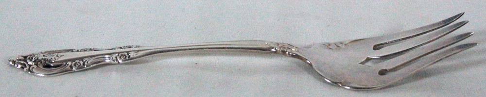 1965 SOLID SERVING FORK SILVER ARTISTRY (SILVERPLATE)BY ONEIDA SILVER 7.25" LONG