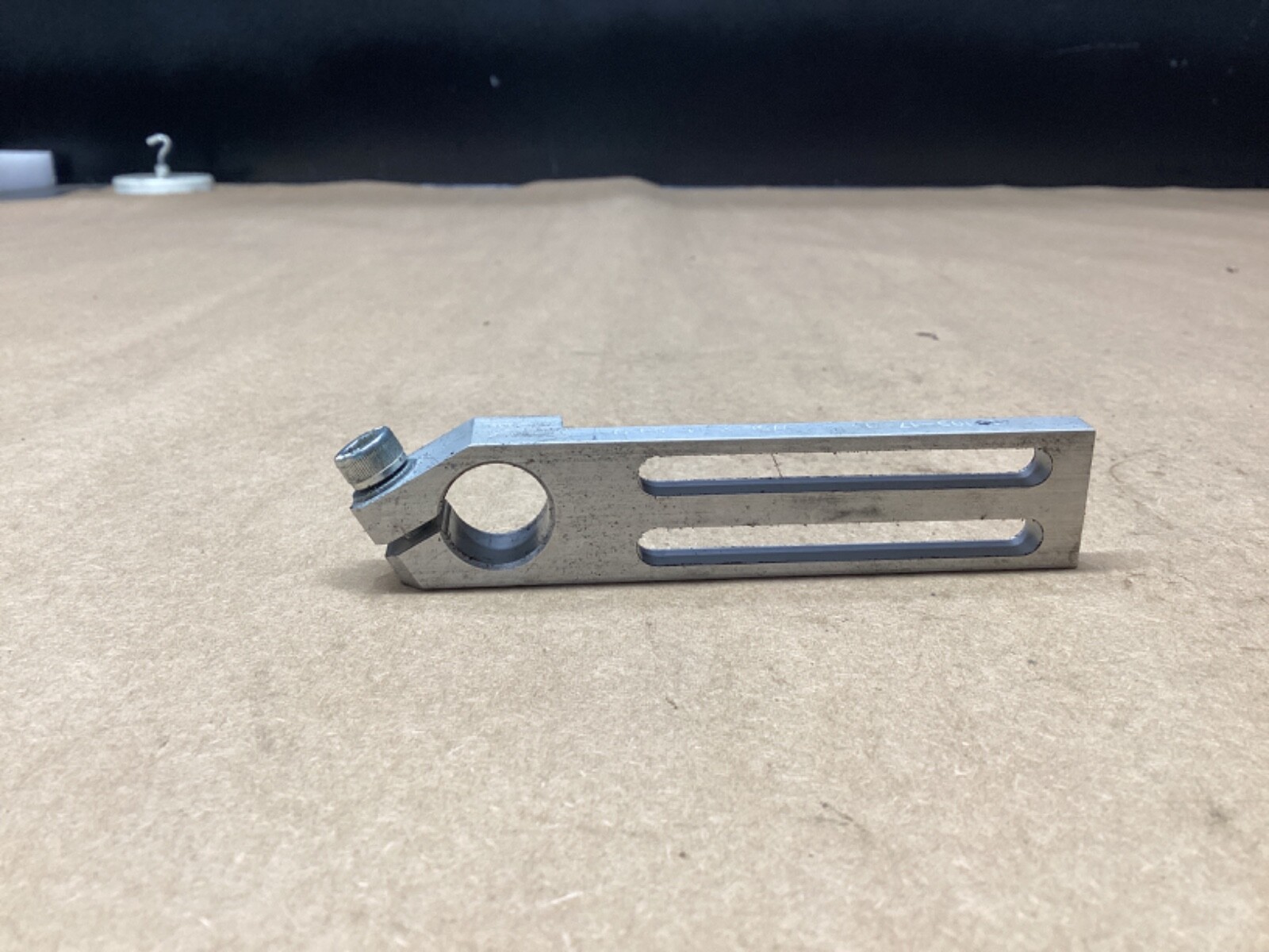 ASS Automation Long Angle Clamp 1-105-17-00 End of Arm Tooling #103L51