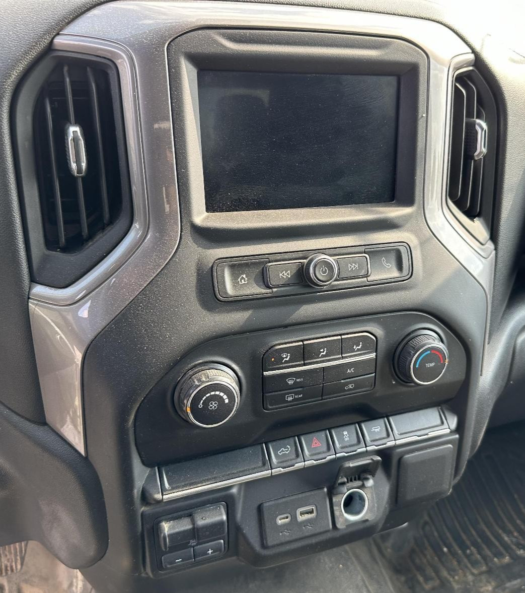 2021 CHEVY SILVERADO 2500 RADIO CONTROL PANEL 8" DISPLAY 84799539 HEAT/AC DASH